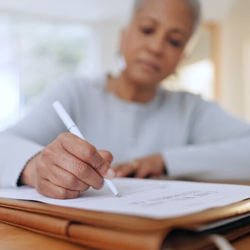 lady writing her will